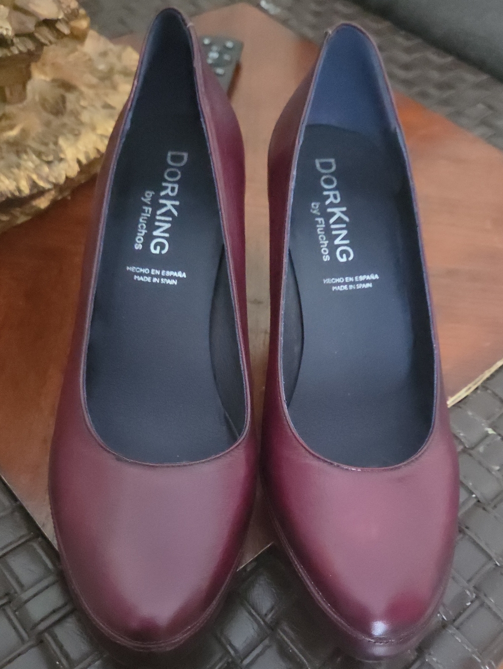 **PRICED TO SELL **BRAND NEW Dorking Burgandy Pumps - Picture 1 of 6